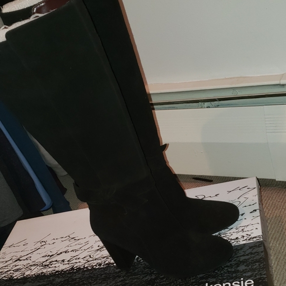 Boots - Picture 2 of 4